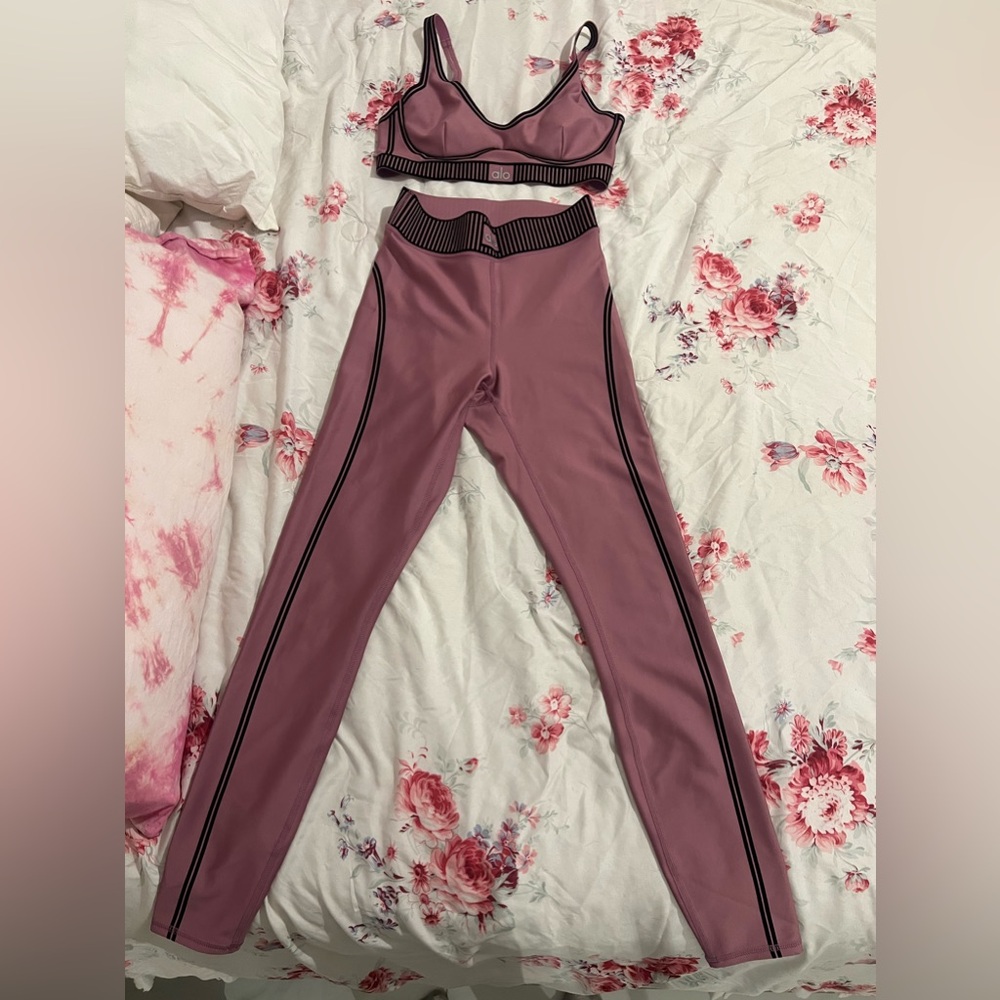 ALO YOGA MATCHING SOFT MULBERRY PINK AIRLIFT PANTS AND BRA